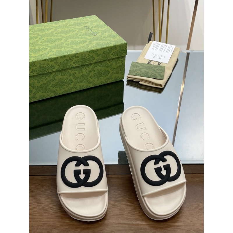 G*u*i slippers